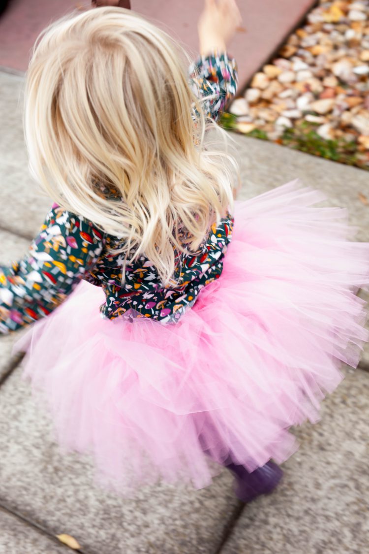 girl with pink tutu